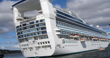 Golden Princess photo by Lyn Gateley (Flickr)