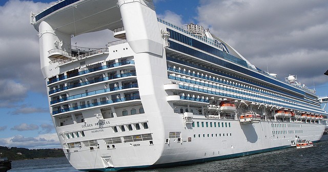 Golden Princess photo by Lyn Gateley (Flickr)