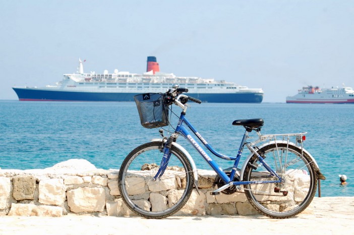 Bicycle and the QE2