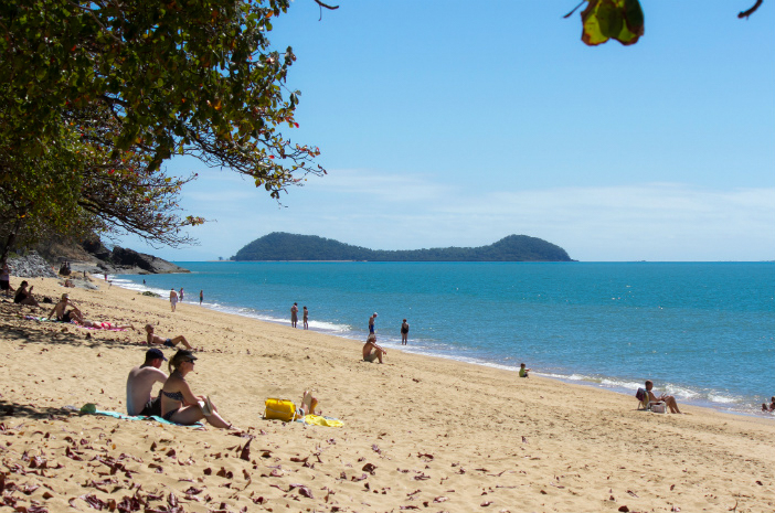 trinity-beach-cairns