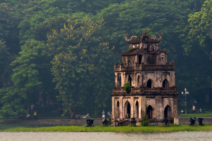 Enjoy a Picnic on the Banks of Hoan Kiem Lake
