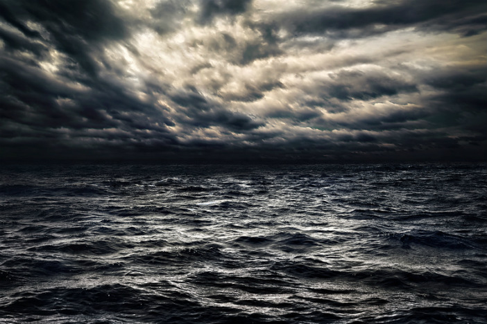 storm-sea-cruise