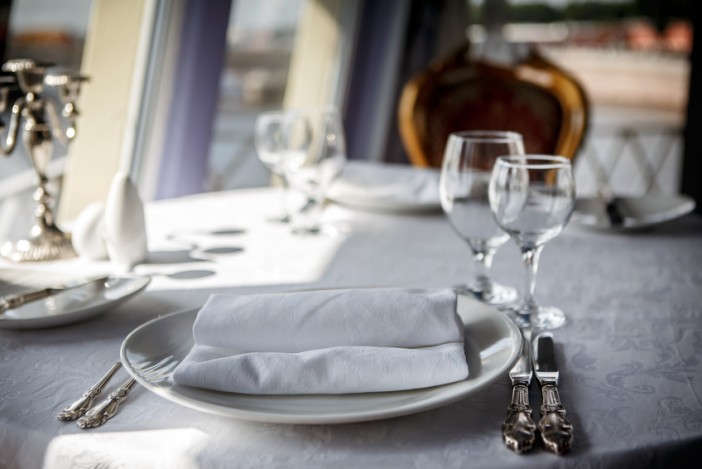 cruise dining